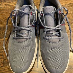 Men’s golf shoes -size 9
